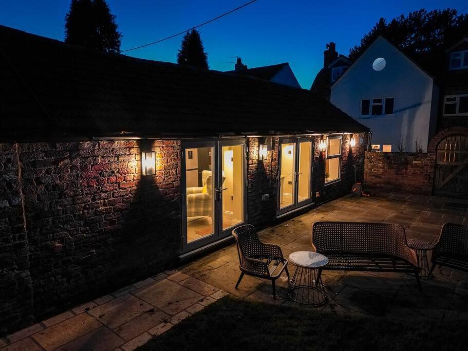 The Stables, Converted Barn Outside York Eksteriør bilde